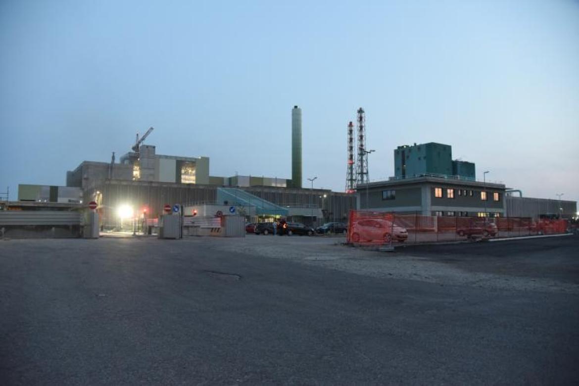 Fiamme all’inceneritore di Parona, domate in poche ore. L’impianto riapre