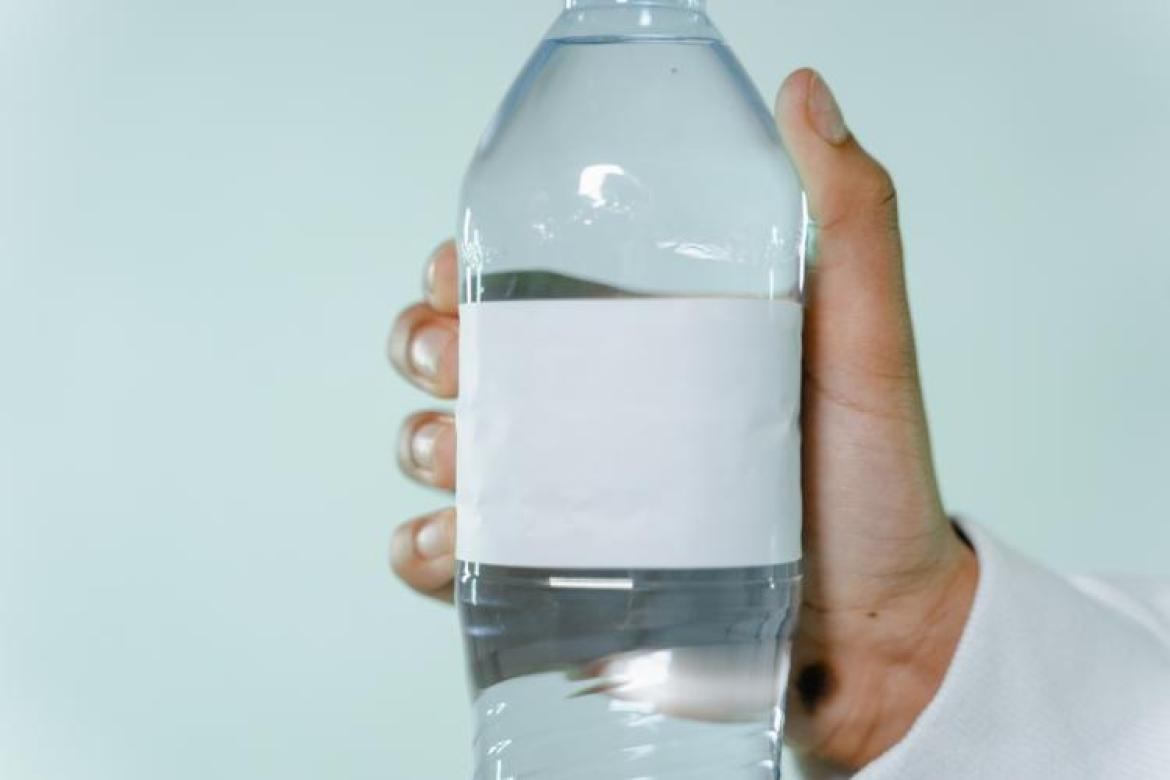 Malore dopo aver bevuto da una bottiglietta d’acqua: disposte delle verifiche