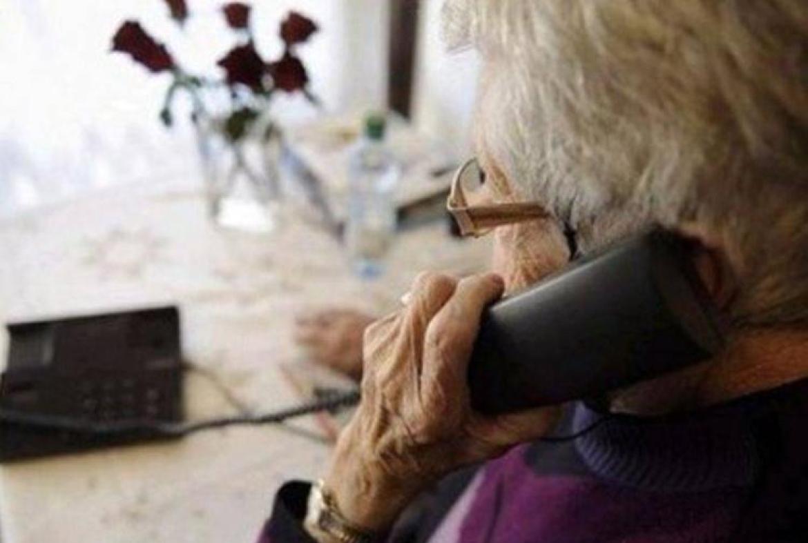 Chiede soldi fingendo di essere il nipote, ma la truffa telefonica fallisce