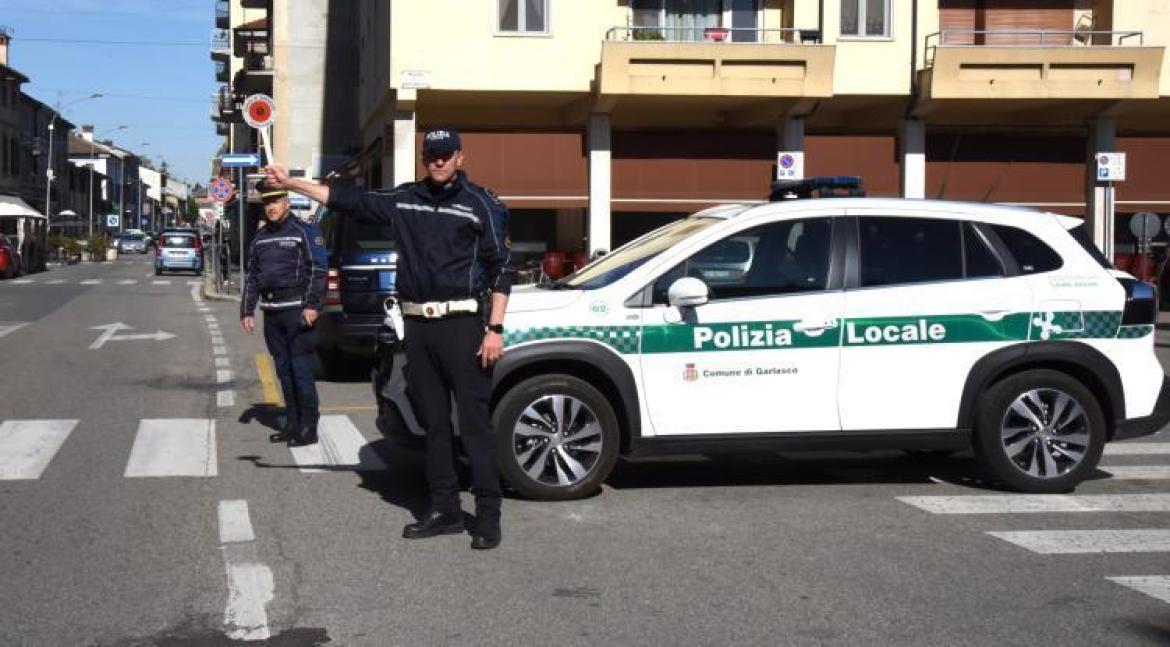 Garlasco, senza assicurazione e con patenti di guida false: denunciati