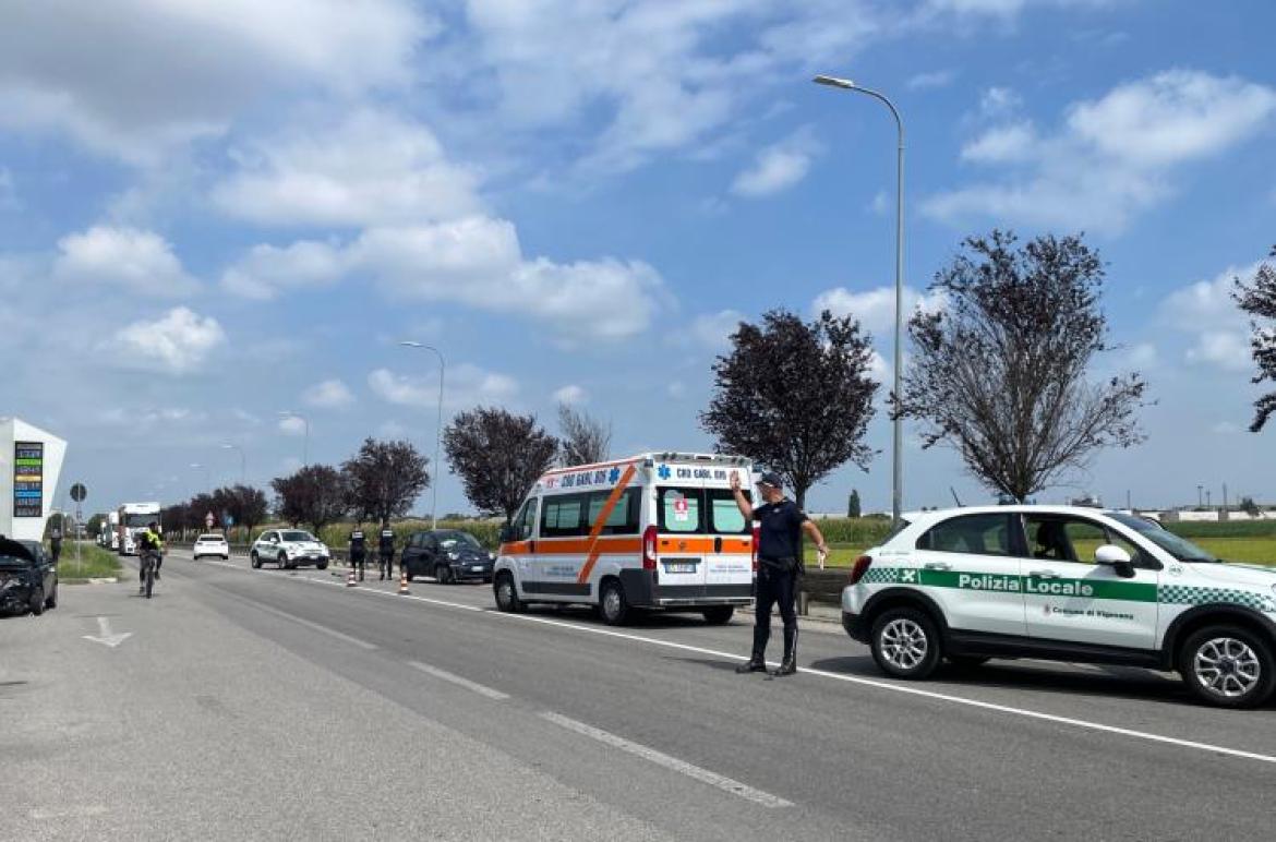Vigevano, scontro in corso Pavia all'altezza del distributore