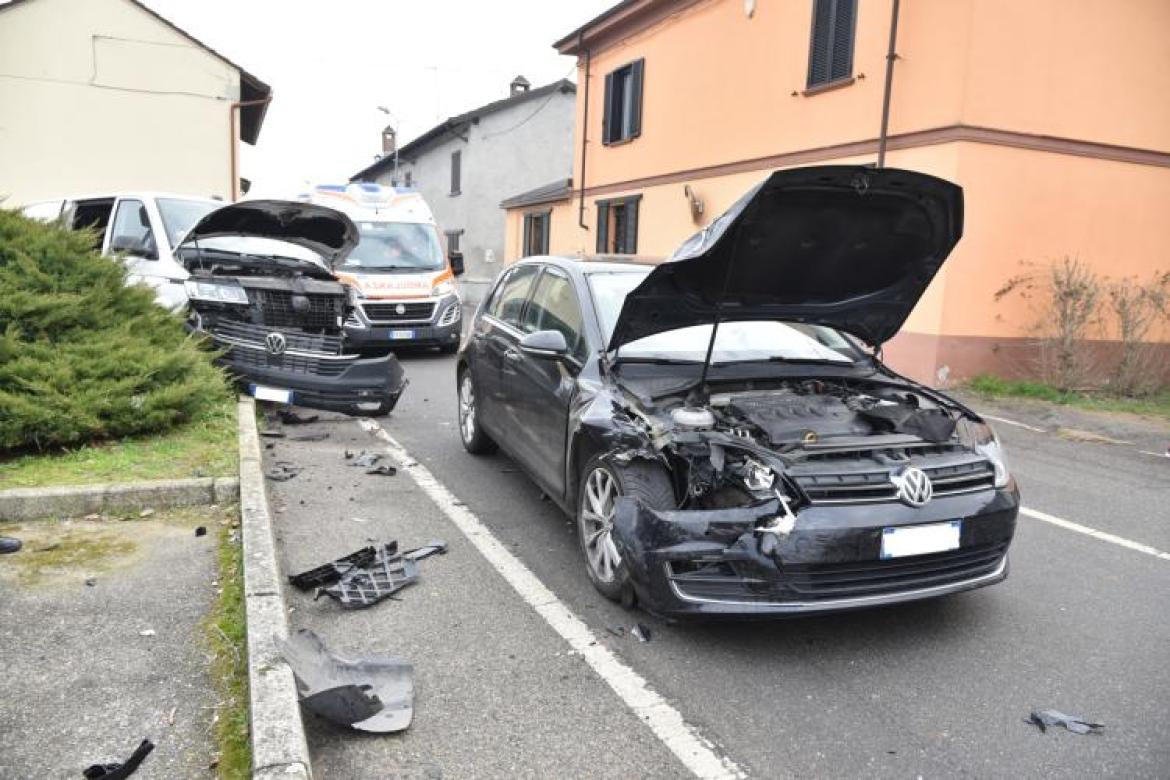 Incidente ad Albonese: auto e furgone si scontrano