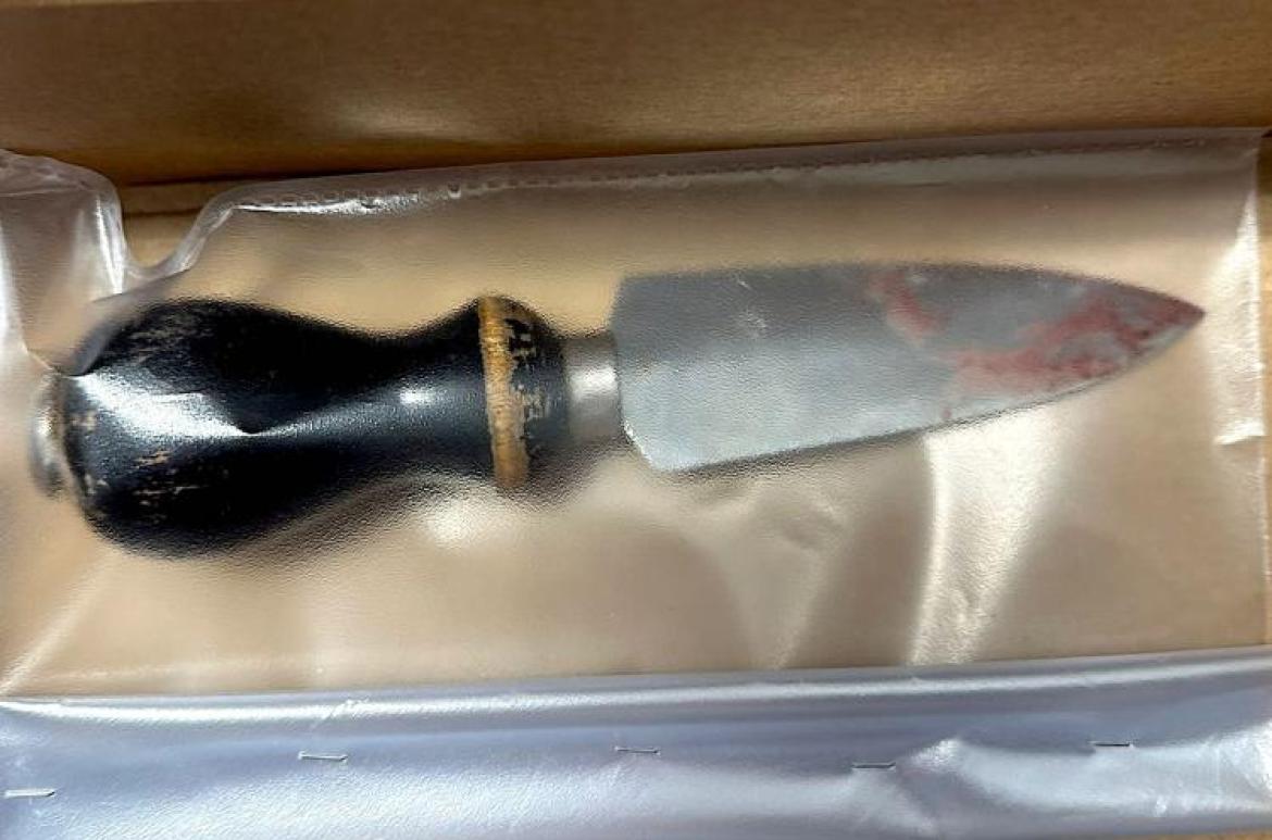 Colpisce un vicino con un coltello da formaggio: pizzaiolo fermato per tentato omicidio