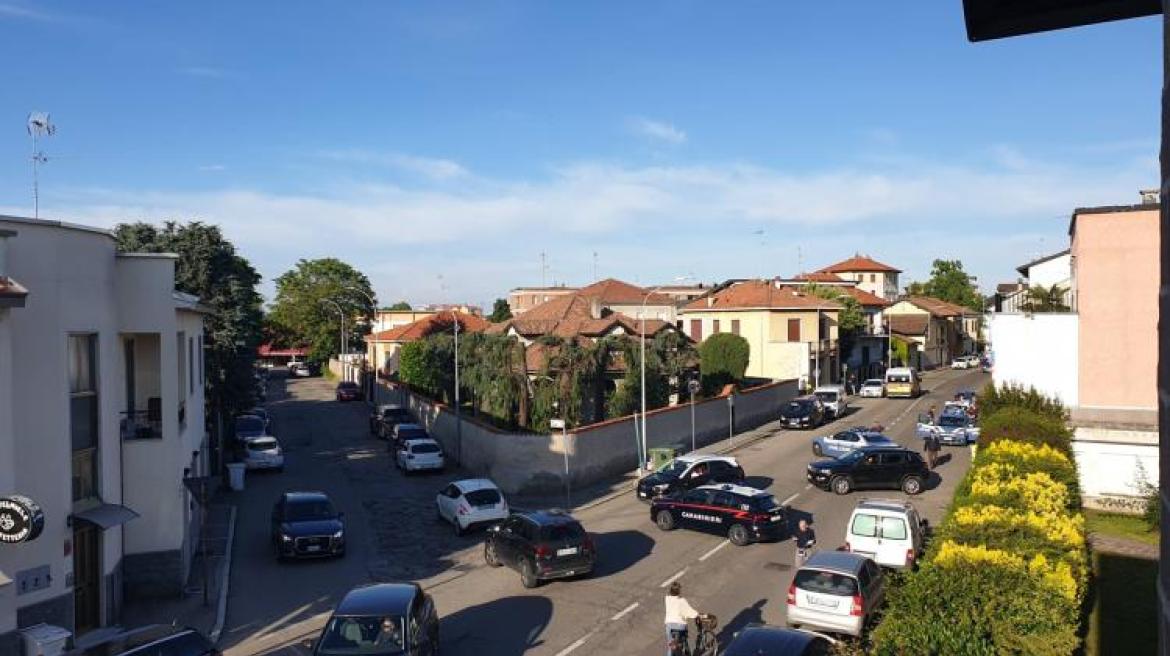 Colpi di arma da fuoco in via Gravellona a Vigevano. Un uomo ferito