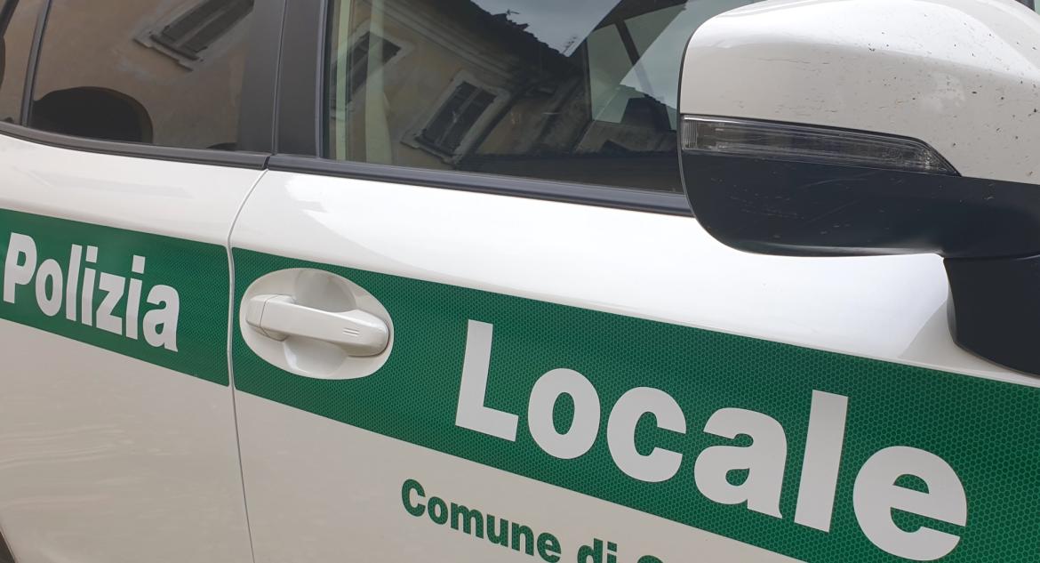 Tromello, mostra patente falsa agli agenti: denunciato e sanzione da 5mila euro