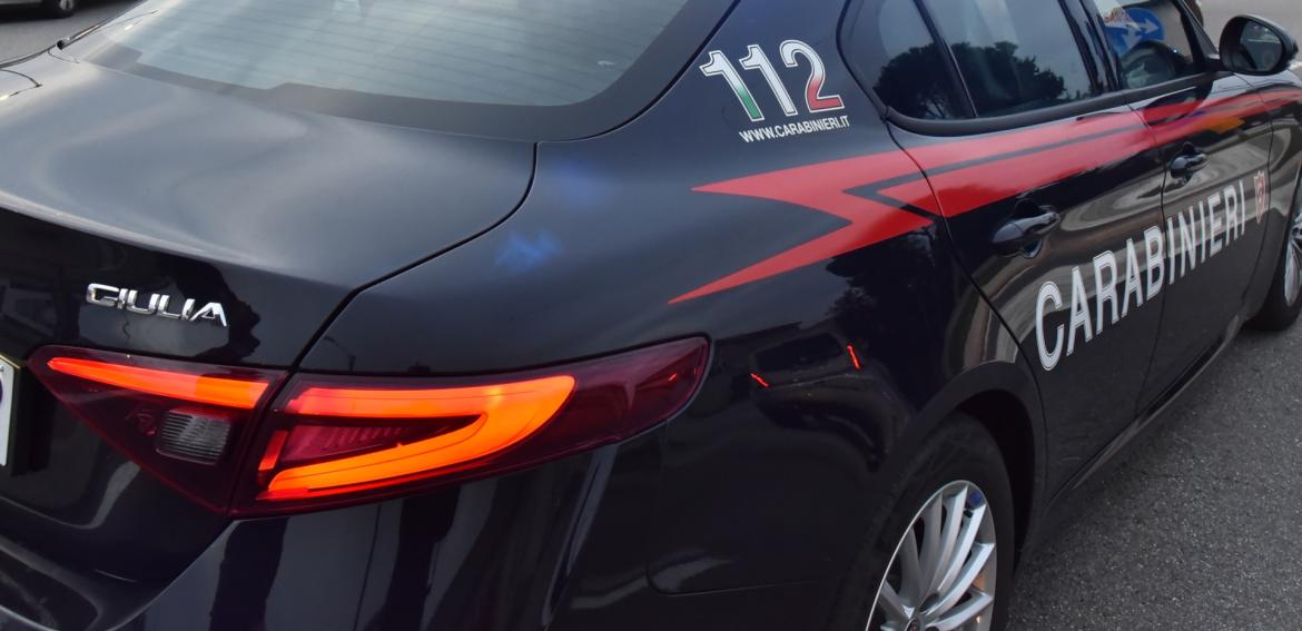 Vigevano, taccheggia un paio di occhiali da sole da 350 euro: ventenne fermata e denunciata