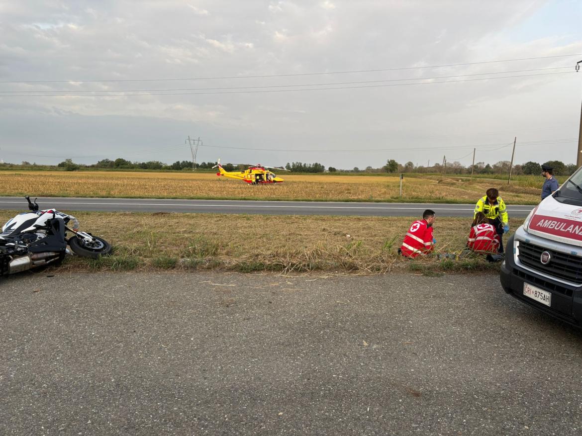Scontro auto-moto a Pieve del Cairo, interviene l'elisoccorso