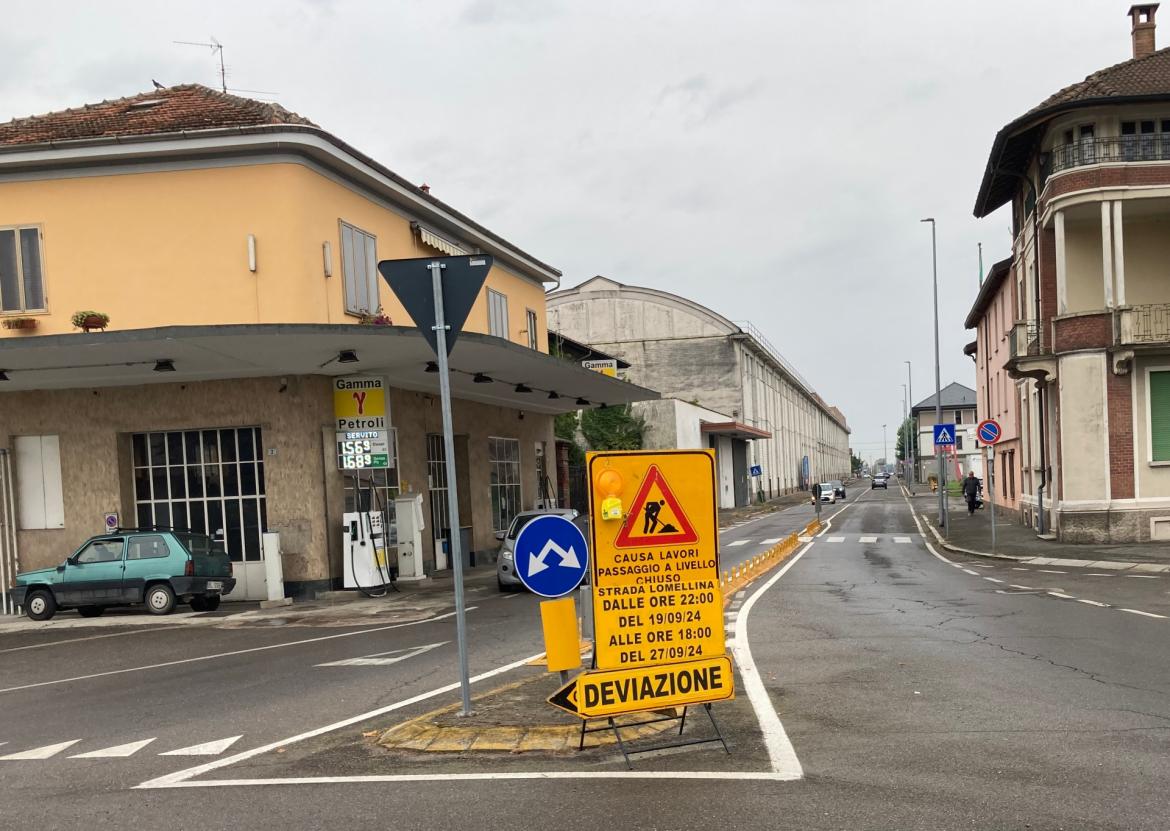 Il passaggio a livello di via Lomellina chiuso per altri 8 giorni