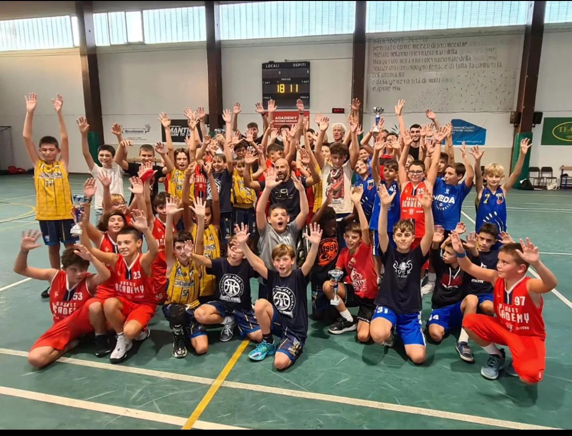 Basket giovanile, gli Esordienti della Cat Vigevano vincono il torneo  "Play 4 Kids"
