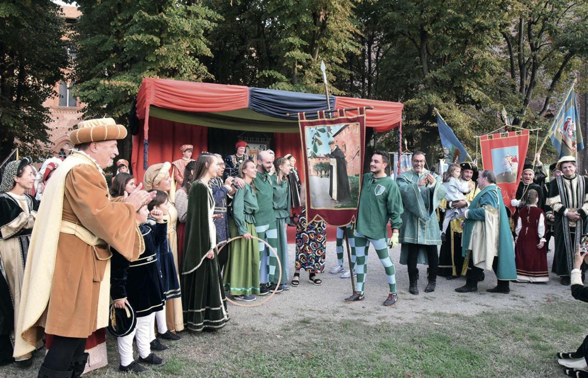 Il Palio delle contrade: i giochi, gli eventi, la “tavola rinascimentale” e il programma liturgico