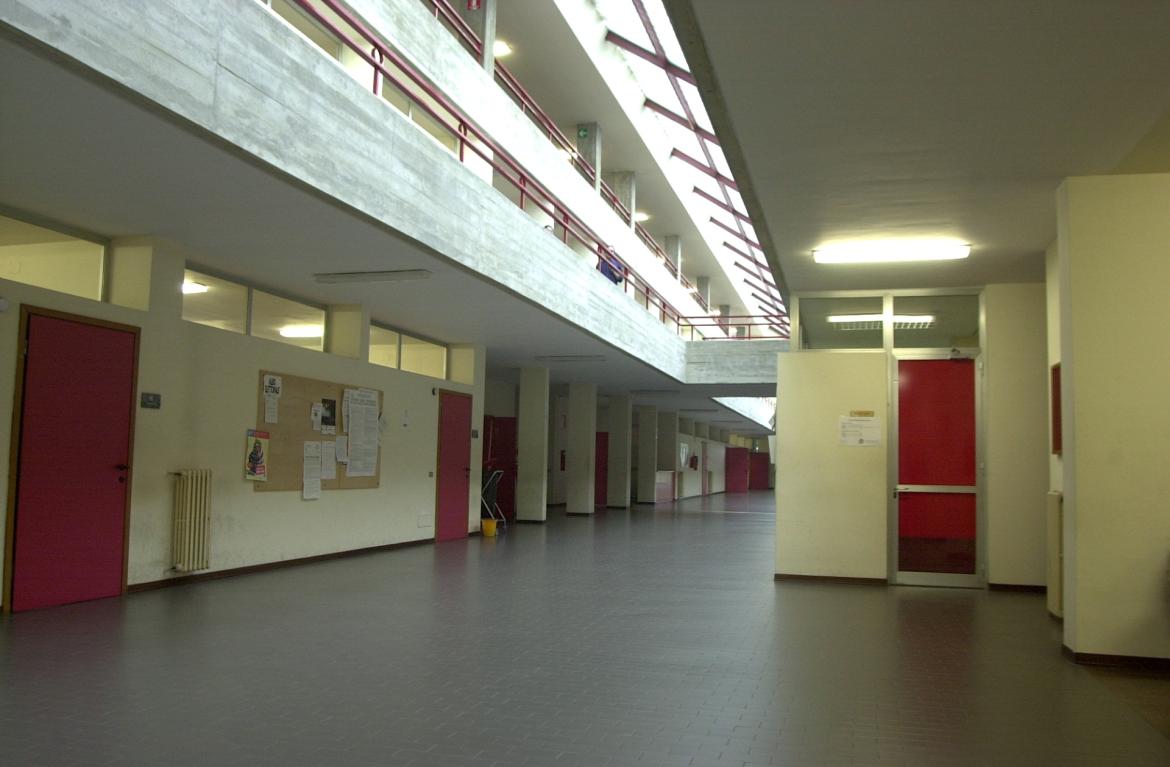 Mortara, furto al liceo: i ladri forzano una finestra e arraffano 40 notebook