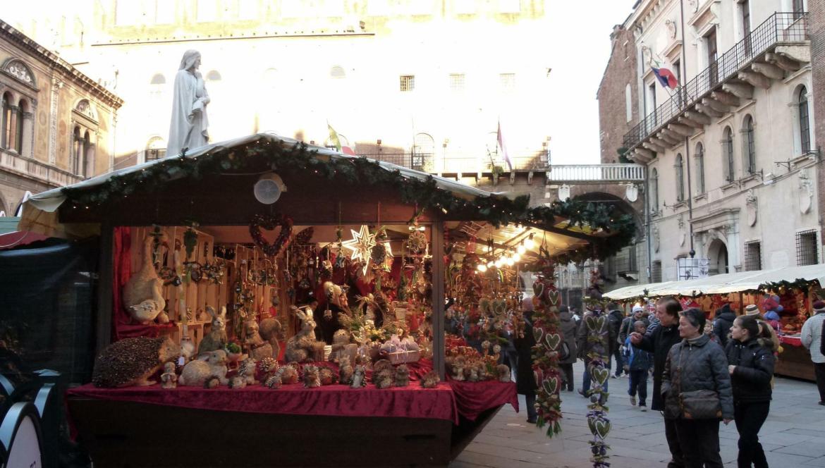 Natale a Verona: la città si veste di luci, suoni e colori