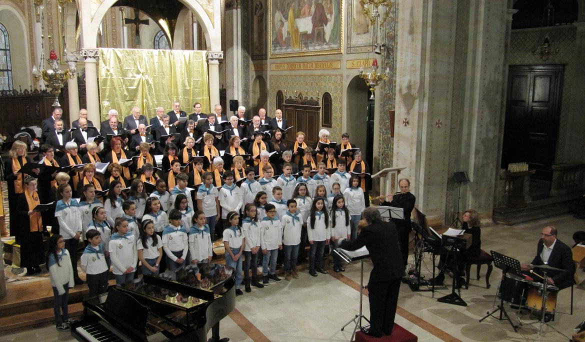 Il concerto di Natale della Corale San Gaudenzio: “Trent’anni di musica insieme”