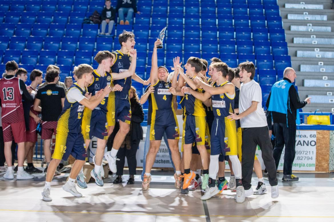 Basket, il Cairoli vince la Winter School Cup: piegato il Casale nella finalissima