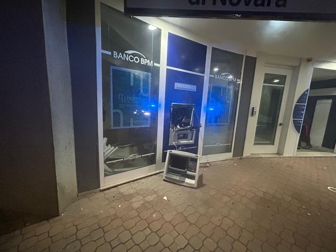 Spaccata al bancomat, rubati almeno 20 mila euro
