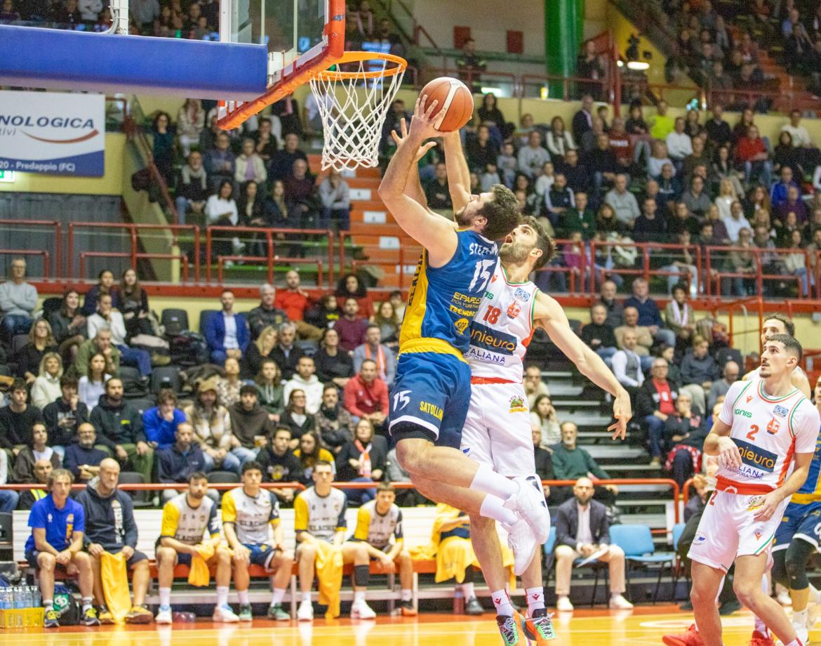 Basket, serie A2: Elachem Vigevano bellissima e sfortunata, a passare è la Unieuro Forlì (93-91)