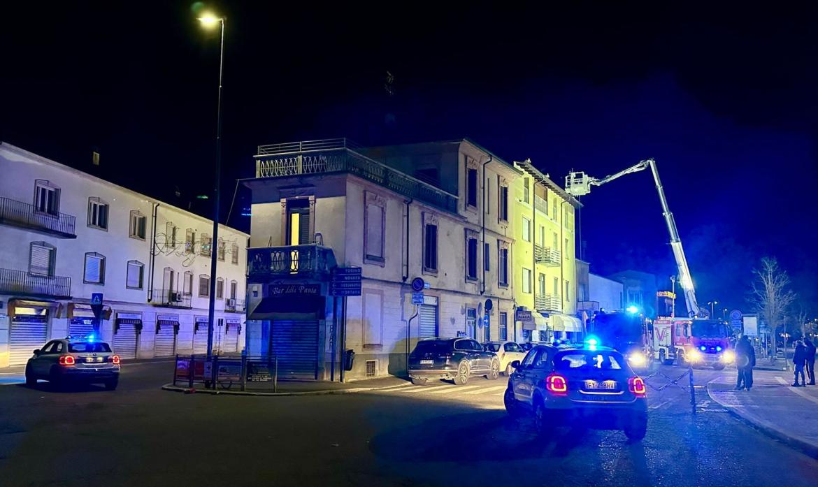 Vigevano, incendio lunedì sera in via Sacchetti: l'intervento dei vigili del fuoco