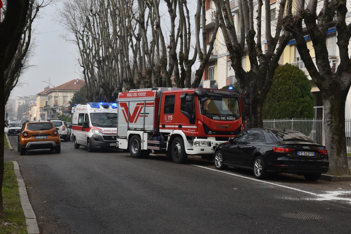 Persona soccorsa in corso Milano con l'intervento dei vigili del fuoco