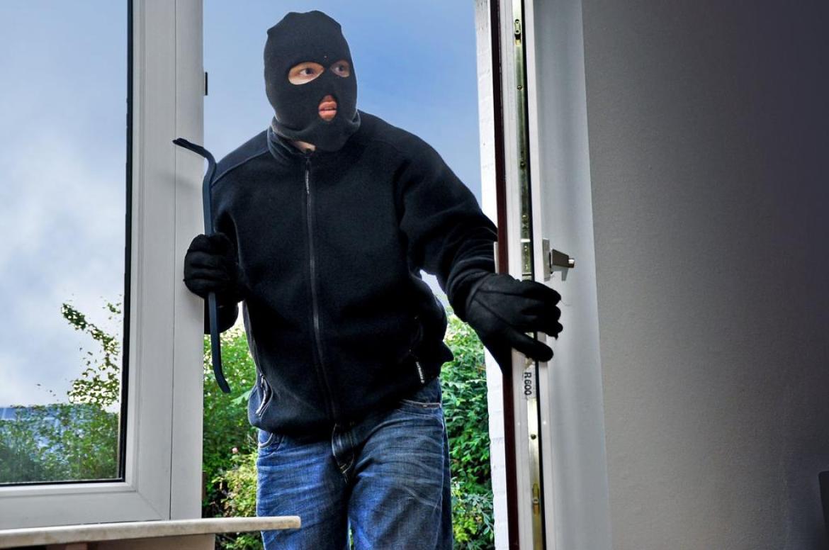 Zerbolò, ladri dalla finestra: via le munizioni di un'arma regolarmente detenuta