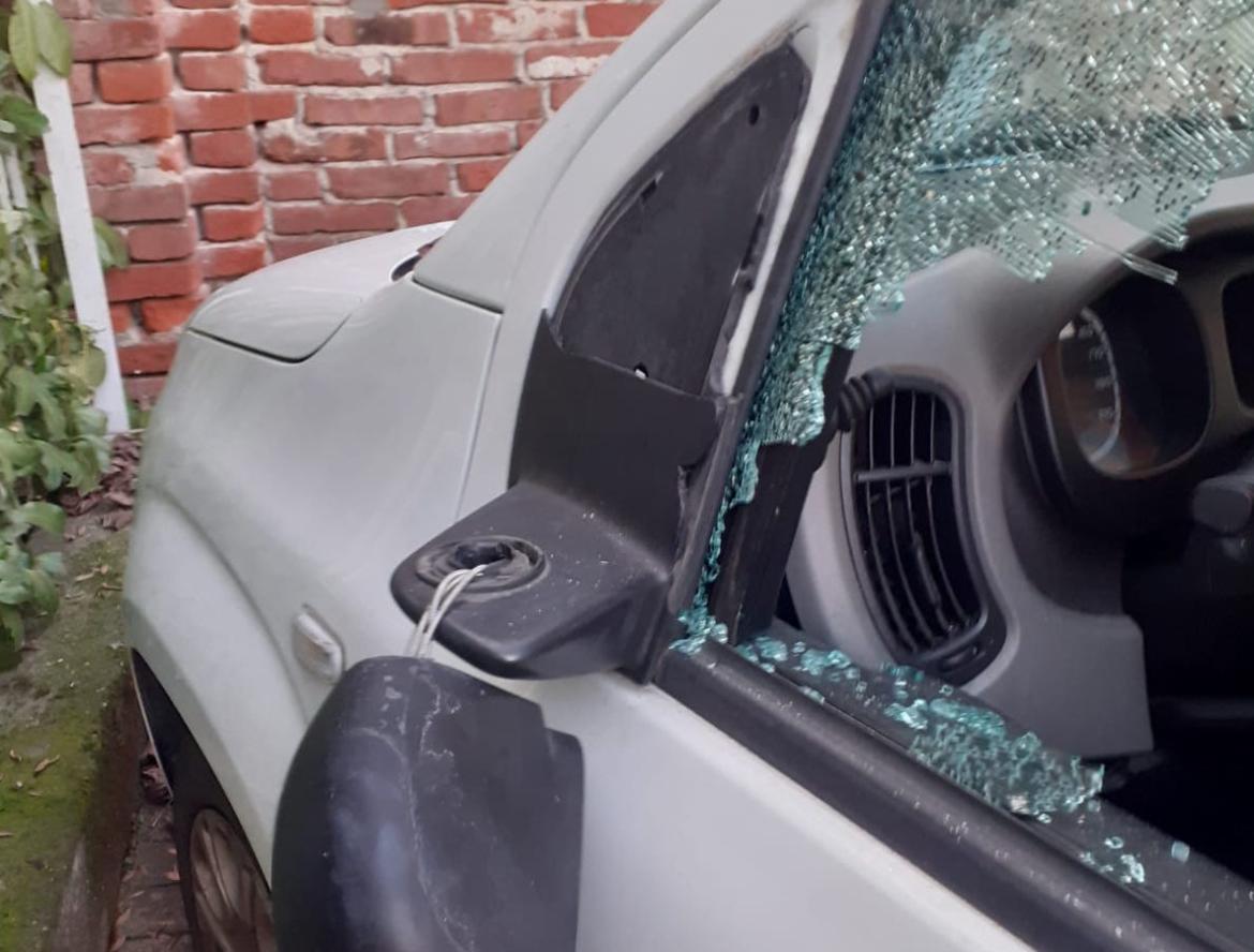 Notte brava a Mortara, un furto e spaccate in bar e negozi. Vandalizzata un’auto