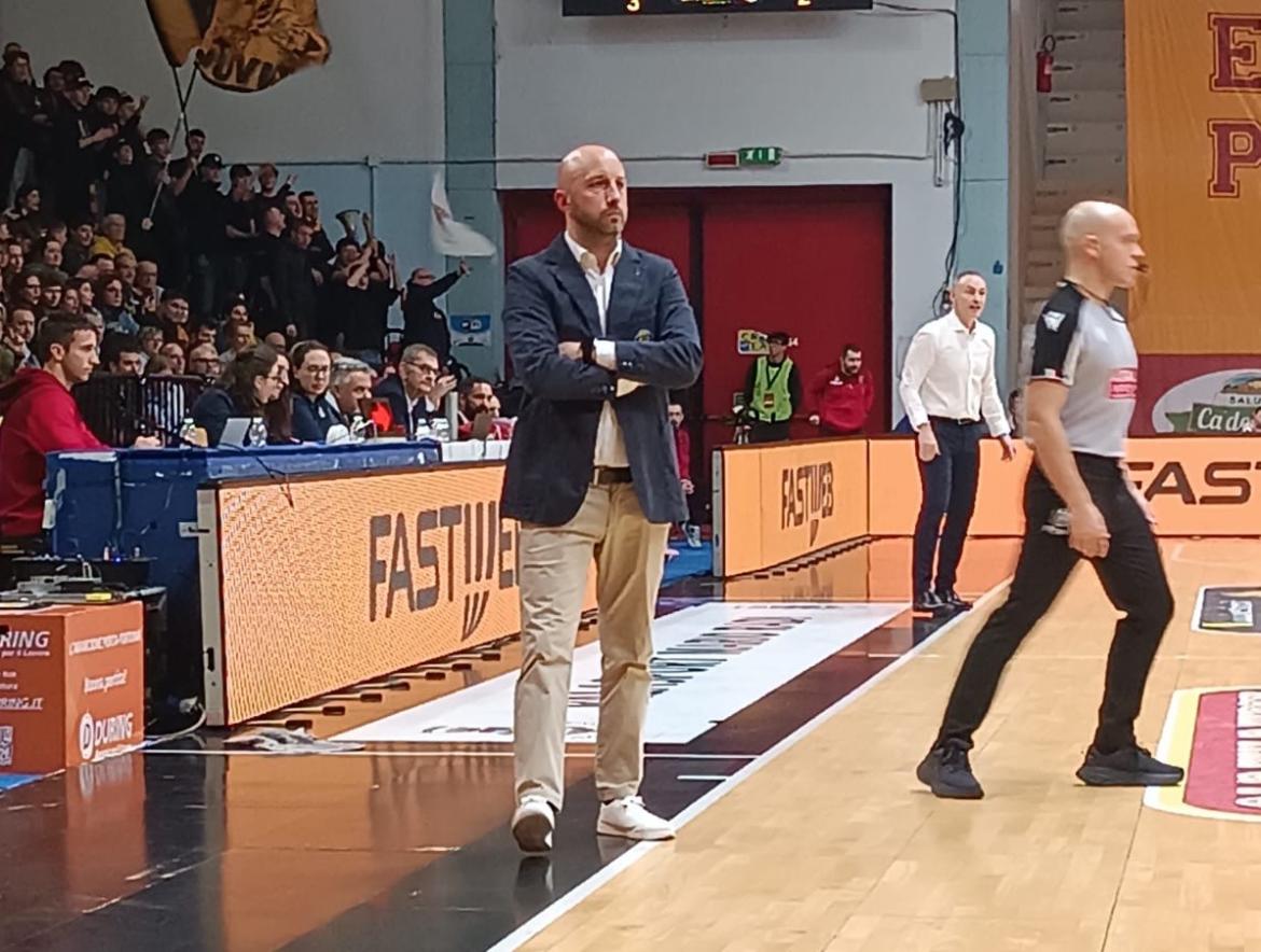 Basket, serie A2, coach Lorenzo Pansa: «Prestazione inaccettabile, la responsabilità è mia»