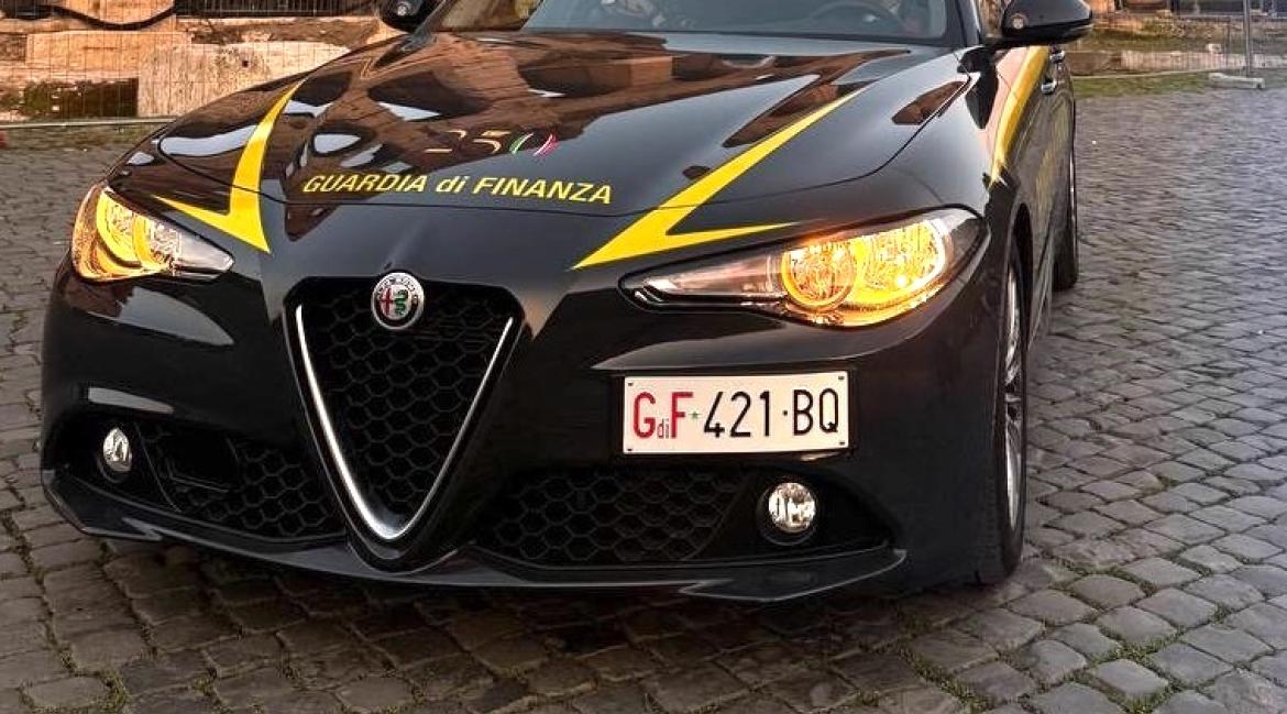 Società “cartiere”: la Guardia di finanza sequestra oltre 16 milioni di euro a otto imprenditori. L’attività partita da una precedente indagine sul caporalato nel settore calzaturiero a Vigevano