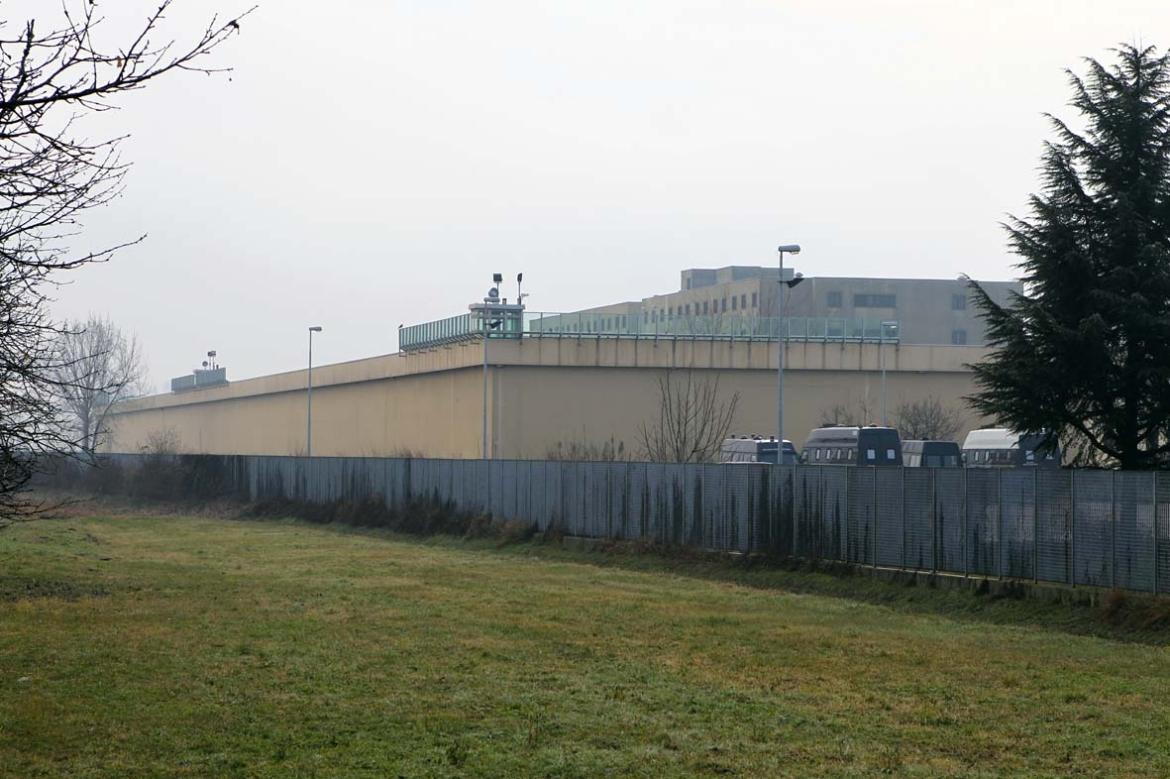 Vigevano, olio bollente e pugni contro gli agenti della penitenziaria: «Quando iniziamo il turno di lavoro ci sembra di salire su un ring»