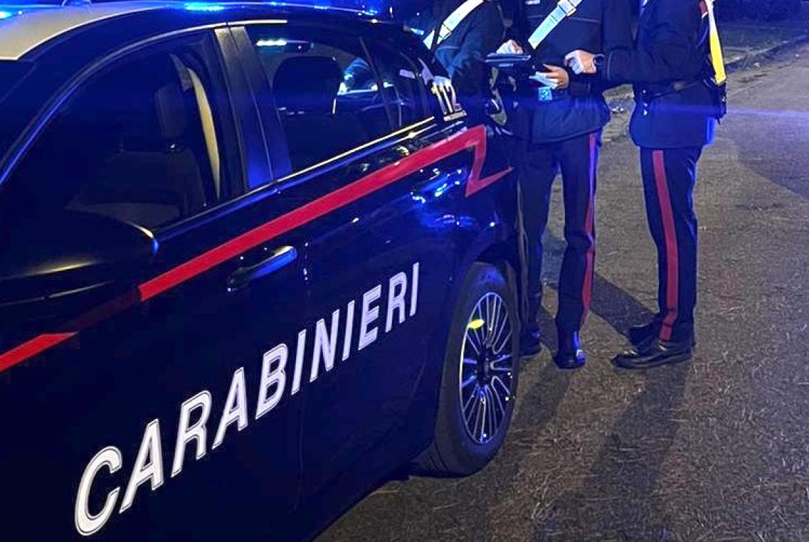 Garlasco, furto in una ditta di spedizioni: ladri in fuga con tre confezioni di vino