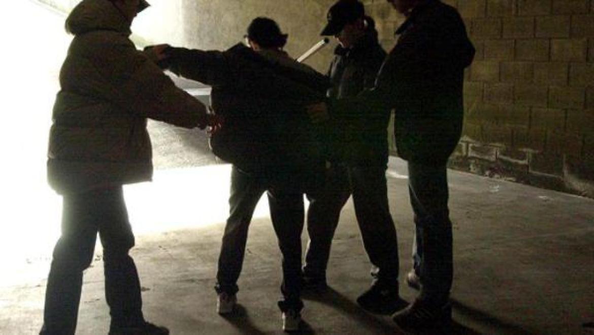 Vigevano, quattro studenti aggrediti dal branco al parco Parri