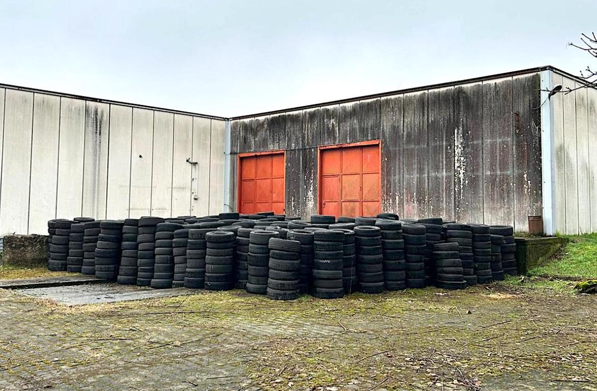 Cilavegna, pneumatici usati stoccati illegalmente: denunciati
