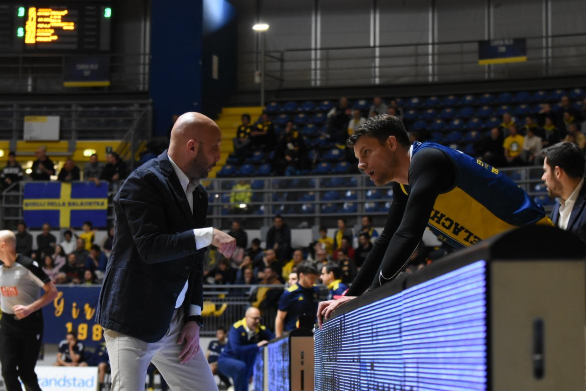 Basket, serie A2, la Elachem Vigevano in campo domani sera a Piacenza. Coach Pansa: «Squadra da non sottovalutare»