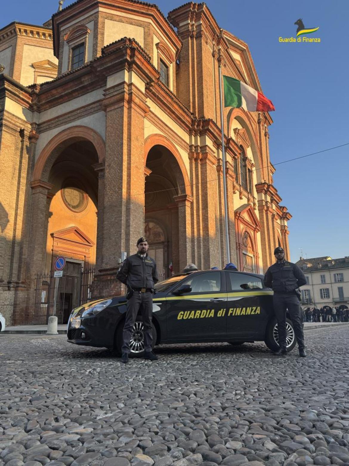 Maxi sequestro di articoli di Carnevale irregolari in provincia di Pavia: oltre 105mila prodotti fuori legge