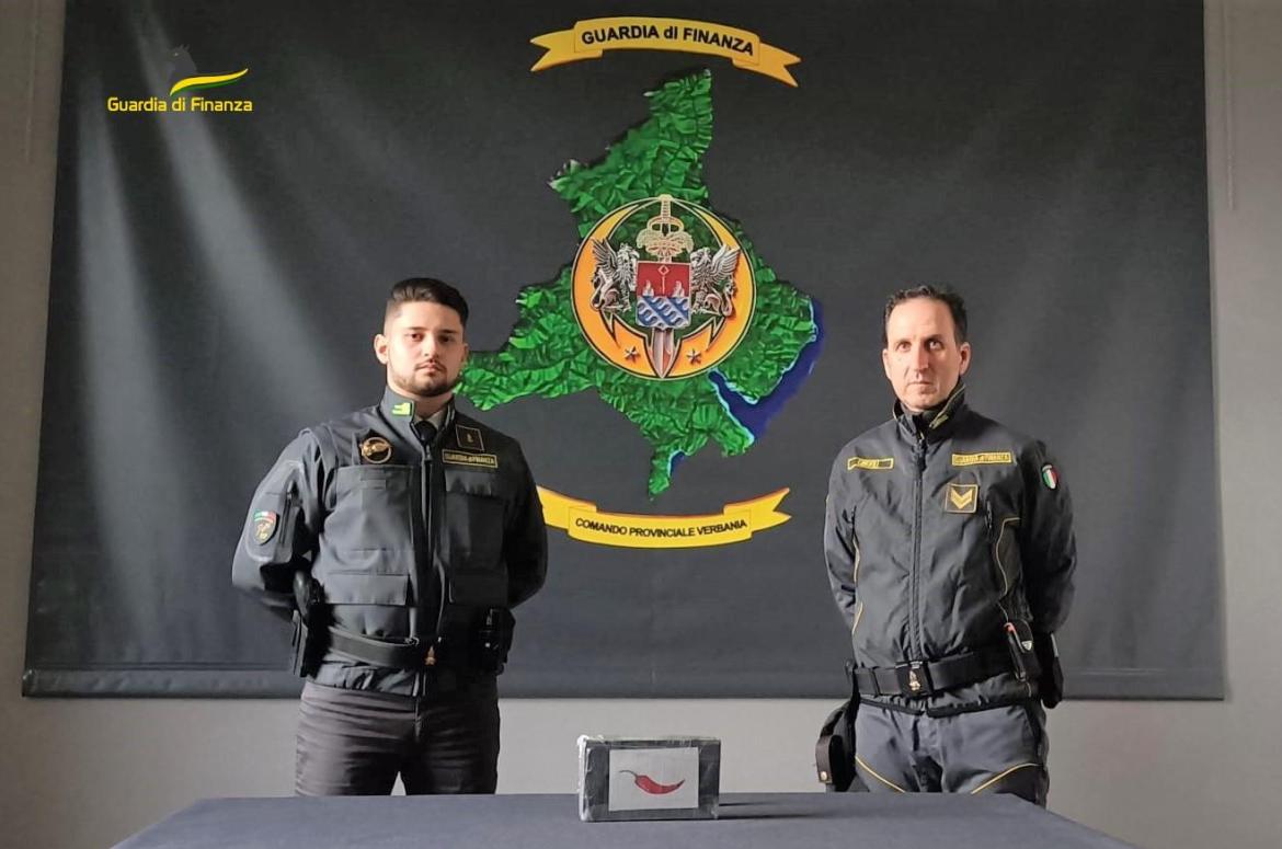 Verbania, un chilo di cocaina sotto al giubbotto; arrestato presunto corriere