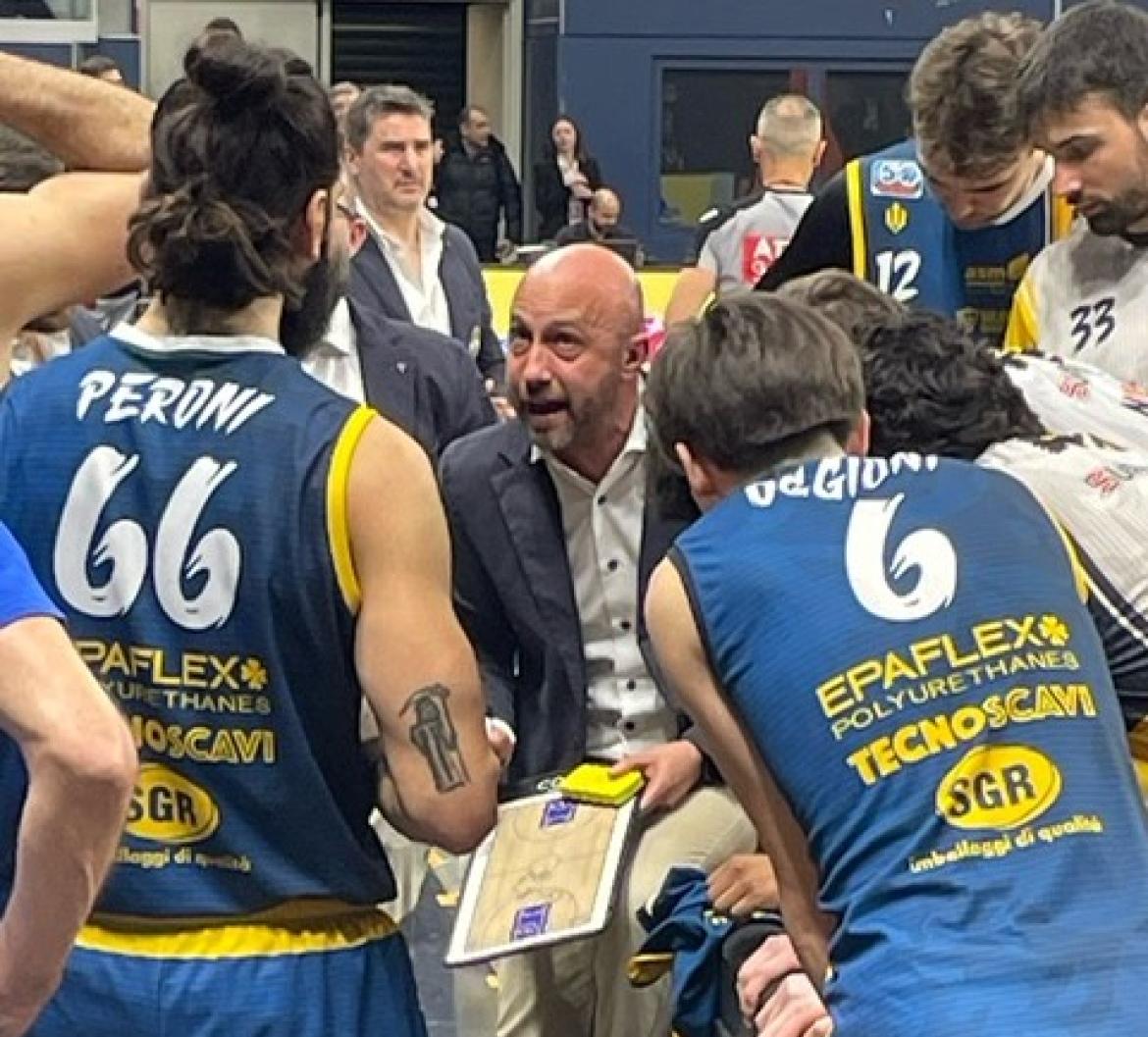Basket, serie A2, la Elachem Vigevano passa a Milano, coach Lorenzo Pansa: «Nessuno di noi smetterà di crederci fino alla fine»