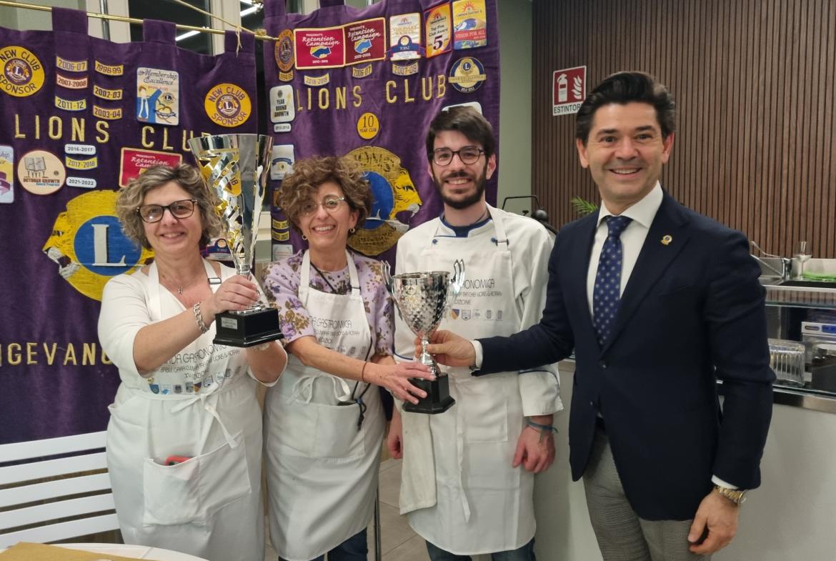 Tra Lions e Rotary è sfida ai fornelli: vince il Lions Club Vigevano Sforzesco