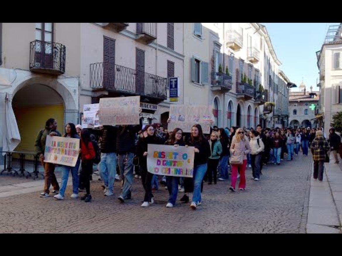 Il corteo degli studenti: dopo l'incontro col Comune e la polizia locale, ecco il resoconto
