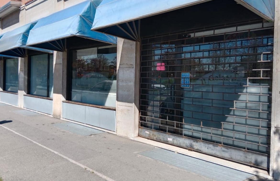 Furto in una gelateria di Vigevano: danni per migliaia di euro, rubate solo monetine