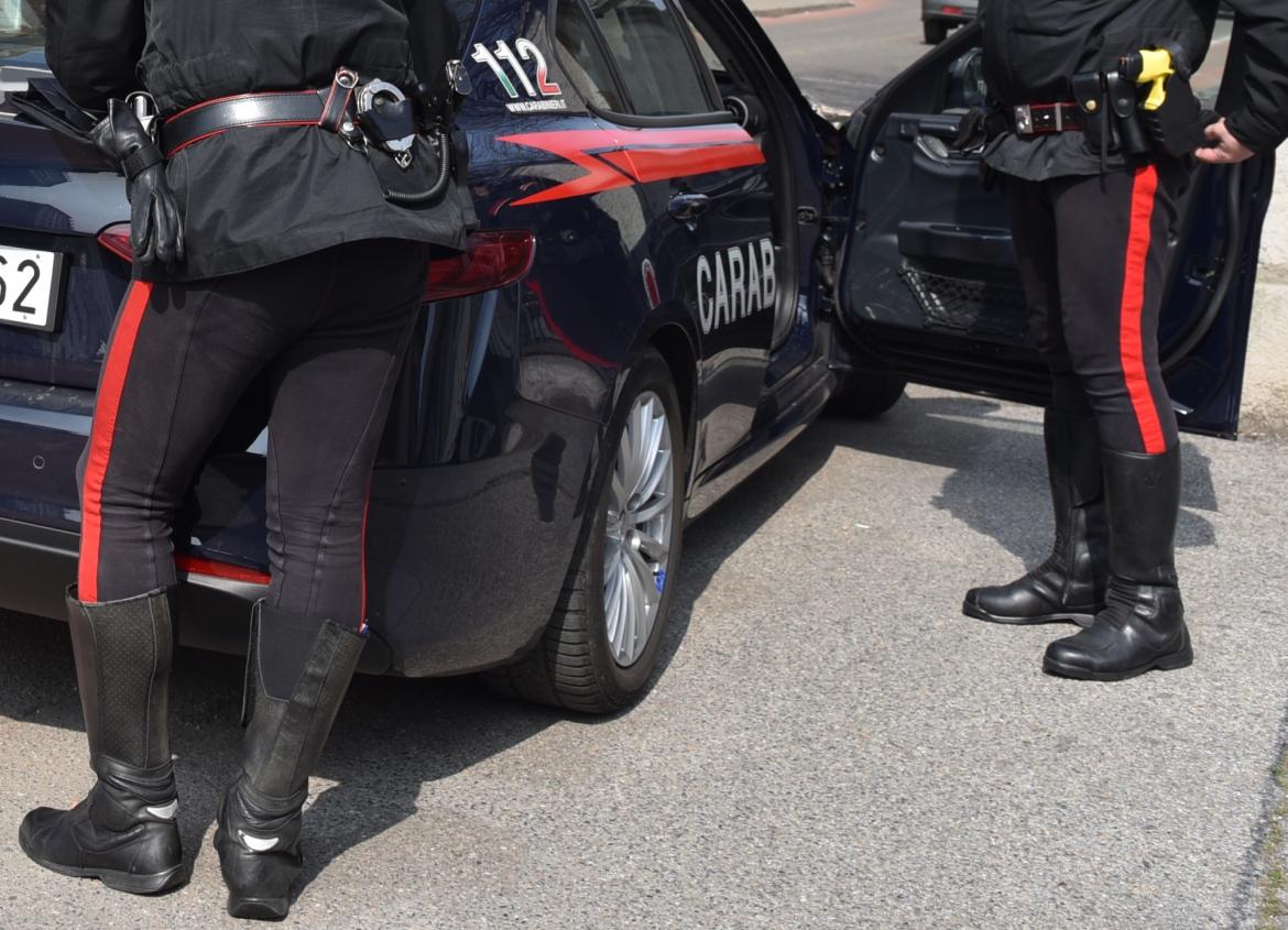 Evade dai domiciliari e litiga in strada con la compagna: arrestato a Vigevano