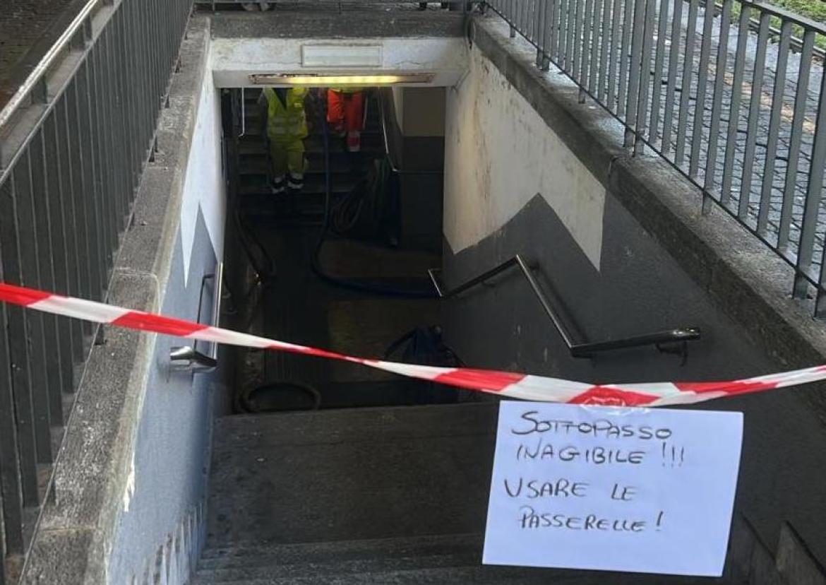 Mortara, sottopasso della stazione chiuso per allagamento