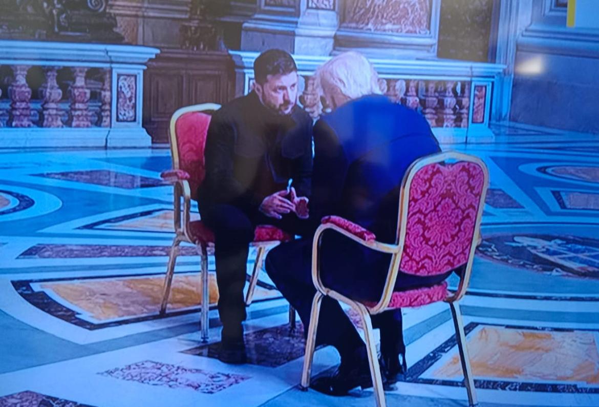 Trump e Zelensky: un quarto d'ora faccia a faccia prima dei funerali di papa Francesco