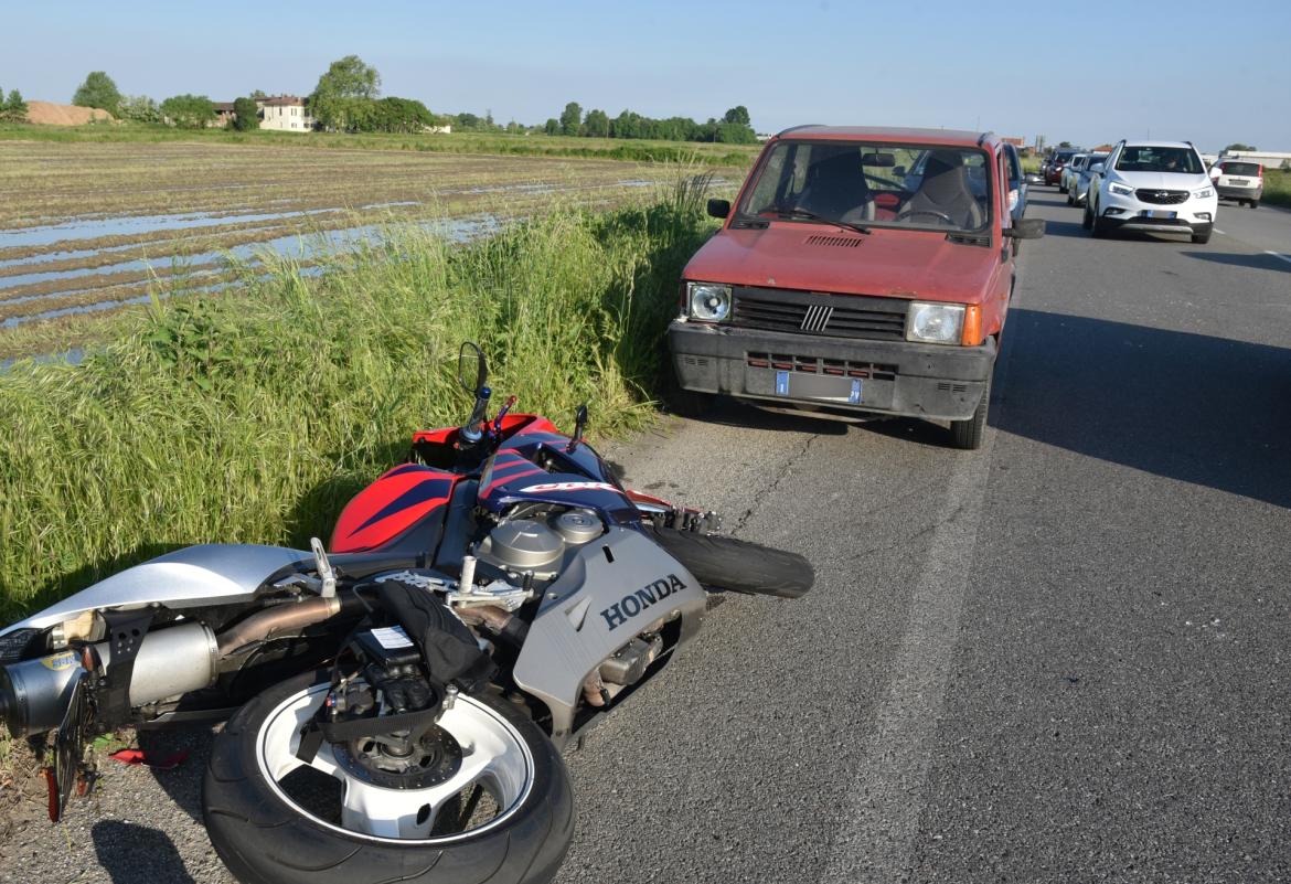 Incidente tra Vigevano e Cassolnovo: ferito motociclista