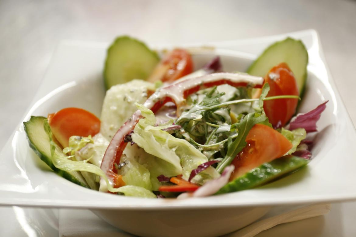 Dieta, come dominare la fame: iniziamo con un'insalata...