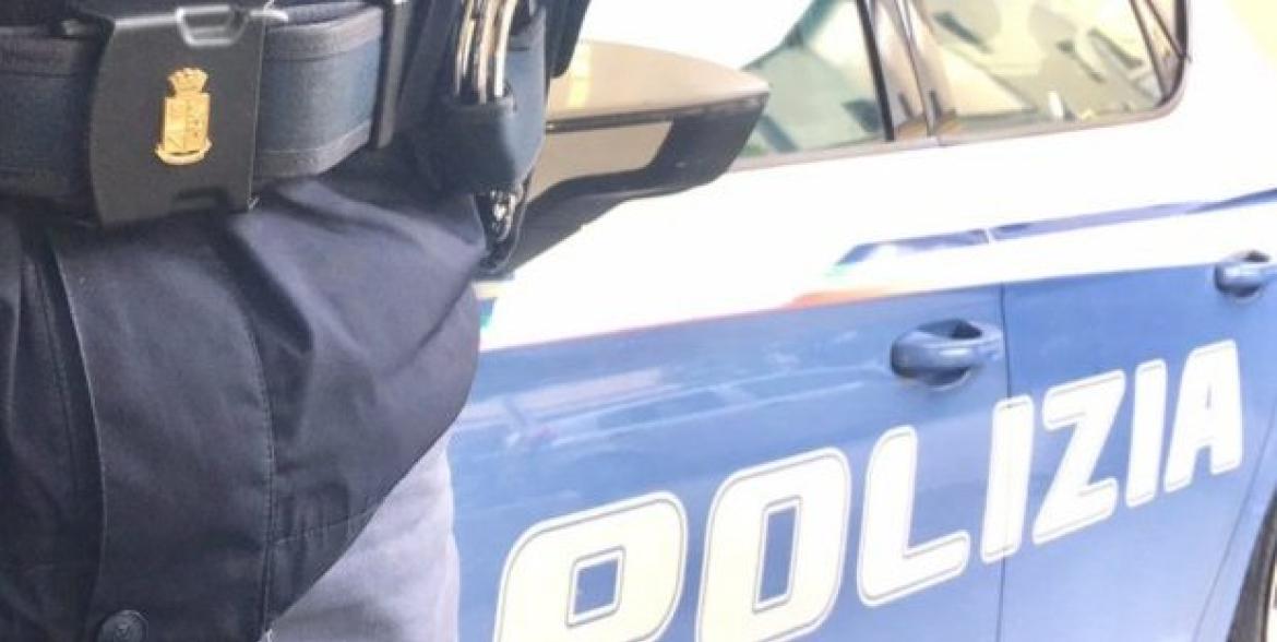 Arrestati dalla polizia di Stato mentre cedevano eroina e cocaina