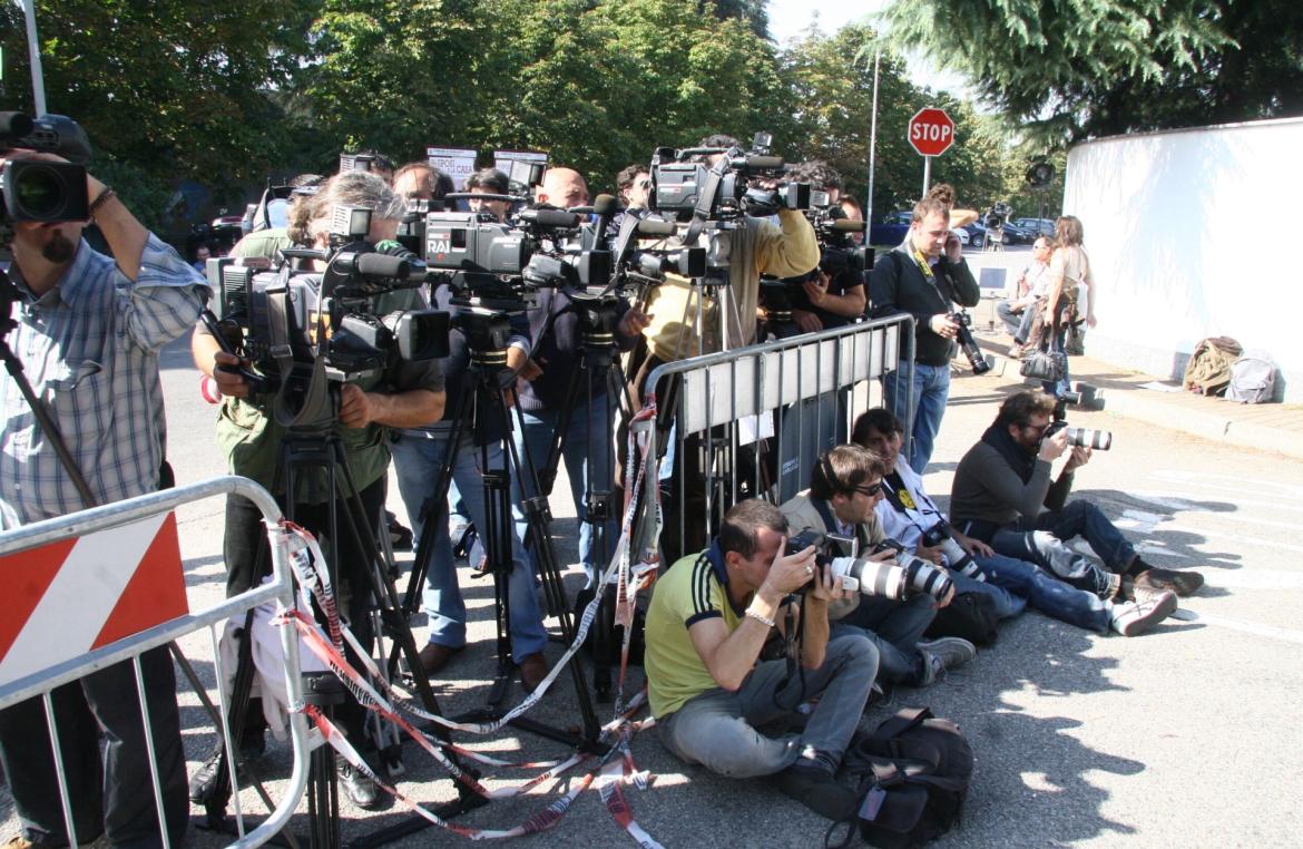 Garlasco, torna l’assedio dei giornalisti in via Pascoli: il sindaco firma l’ordinanza