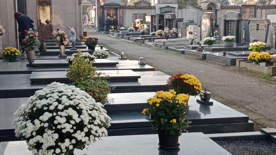 Rubano le grondaie in rame da un cappella gentilizia del cimitero di Vigevano