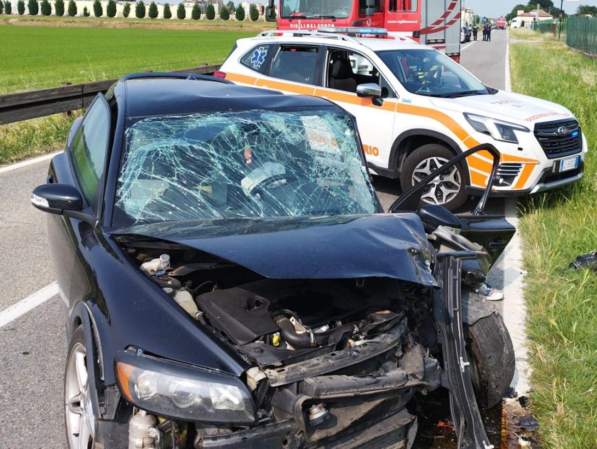 Grave incidente stradale a Zinasco. Scontro frontale nel pomeriggio