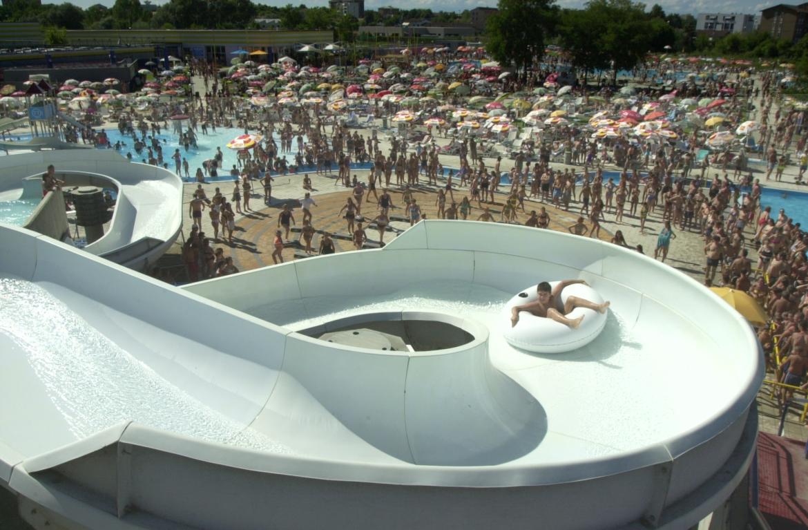 Carenze igienico sanitarie, chiusura temporanea per la piscina di Santa Maria
