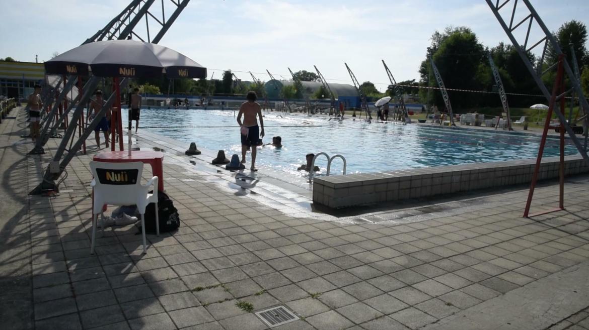 Piscina, si torna alla normalità. «Colpa del cloro, nessun problema di carattere igienico-sanitario»