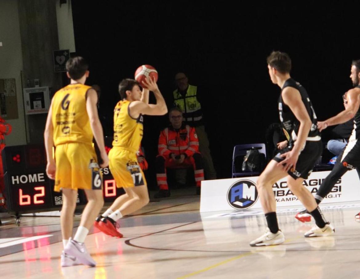 Basket, serie B: la Elachem Vigevano saluta Francesco Tedoldi