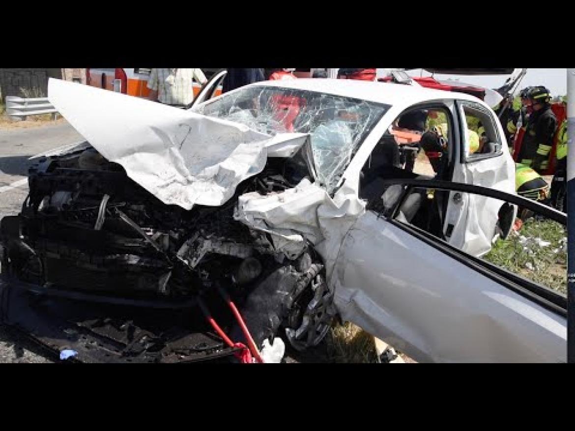 Auto invade la corsia opposta: frontale a Garlasco. Una ragazza di 18 anni in codice rosso